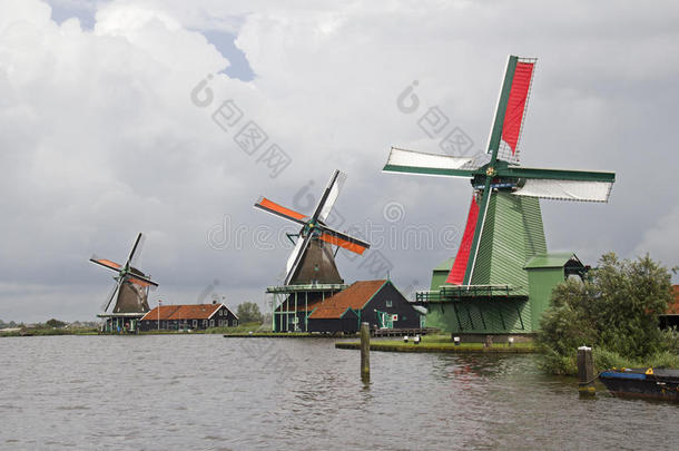 荷兰三座风车