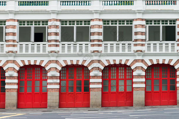 红色大门的老消防站