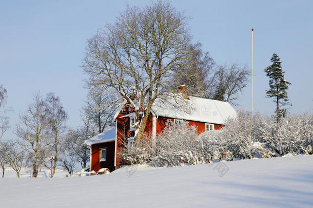 冬雪季节的农舍