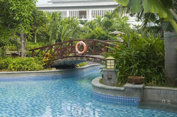 酒店游泳池，桥梁和花园，三亚，中国