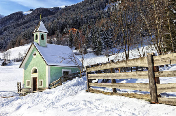 冬季的安托尔兹奥贝塔教堂