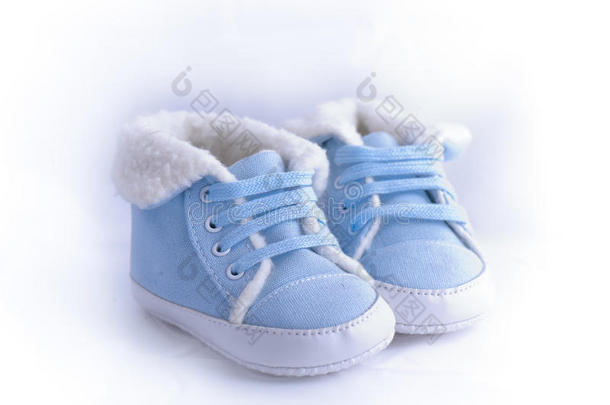 蓝白童鞋