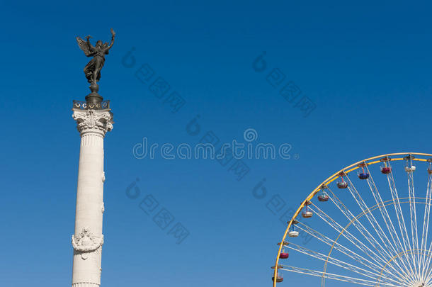 法国波尔多少女的大轮子和雕像
