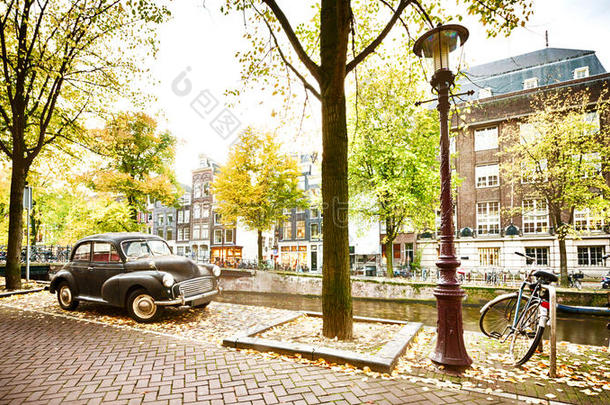 秋天阿姆斯特丹的一条街