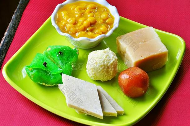 排灯节糖果和小吃，gulab jamun burfi mysore paak