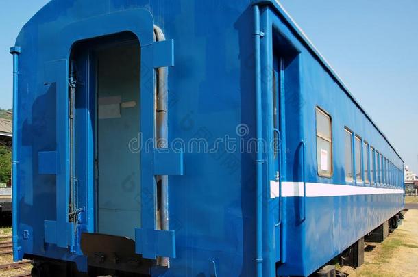 旧的蓝色<strong>火车车厢</strong>