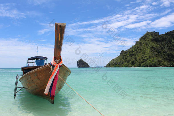 在克拉比省图普岛捕鱼的泰国船只