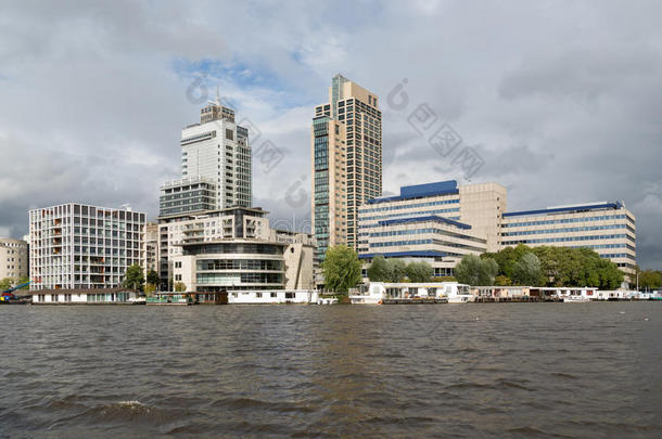 阿姆斯特丹沿河办公楼