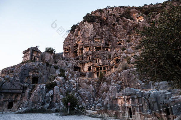 土耳其德姆雷的玛拉岩石古墓