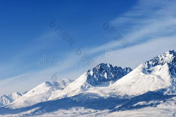 壮丽的山峰山峰白雪皑皑的山顶