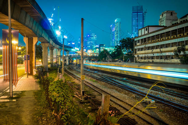 夜间铁路