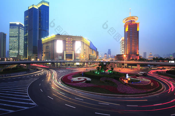 上海至陆家嘴高速公路夜间