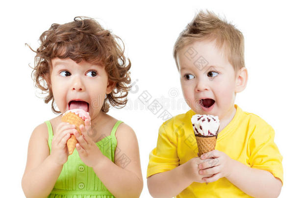 <strong>儿童</strong>或<strong>儿童</strong>单独吃冰淇淋
