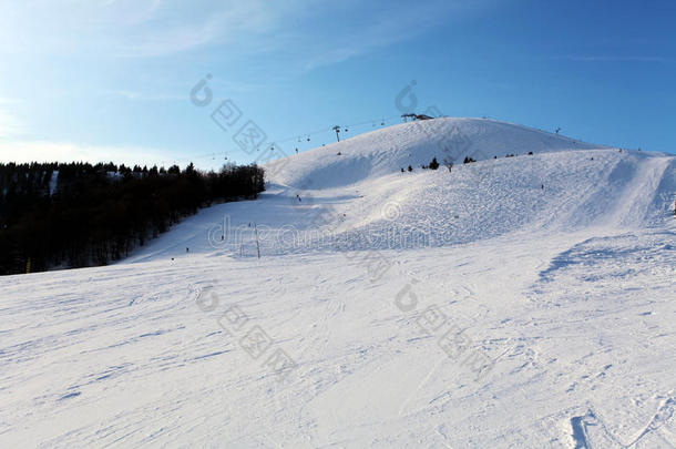 冬天的雪山。多诺瓦利滑雪场