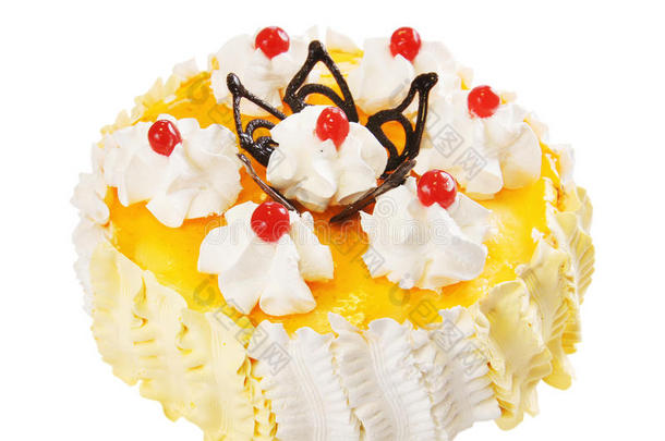 蛋糕配橙色果冻和樱桃，白色