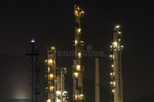 黄昏炼油厂