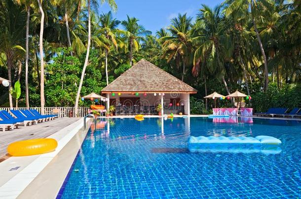 热带旅馆的游泳池