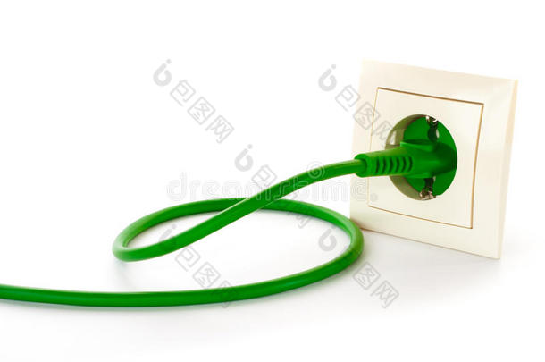 绿色电源插头插入电源插座