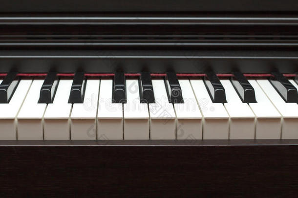 电动钢琴键盘特写