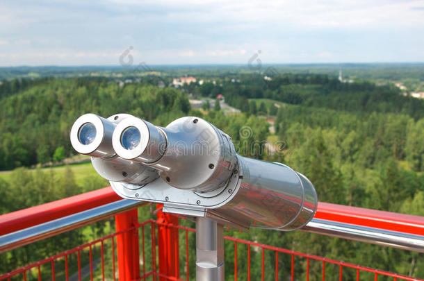 全国各地的金属双筒望远镜。