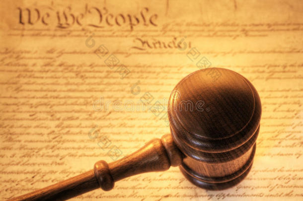 木槌与宪法