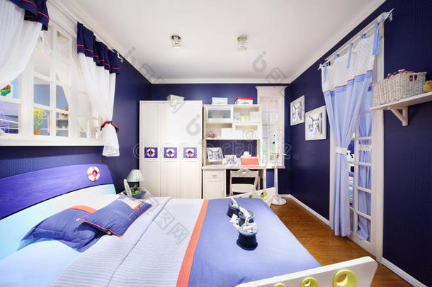 时尚的男孩蓝色卧室