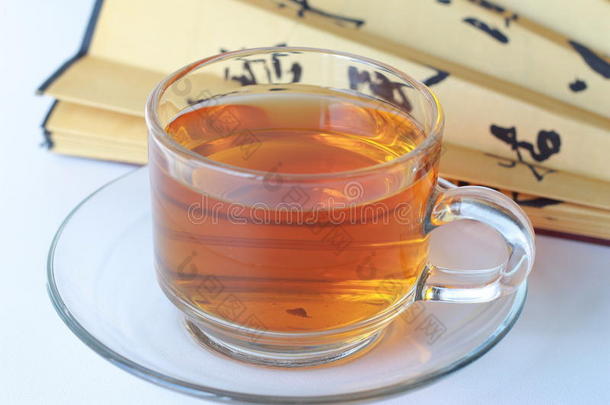 玻璃热茶和中国粉丝