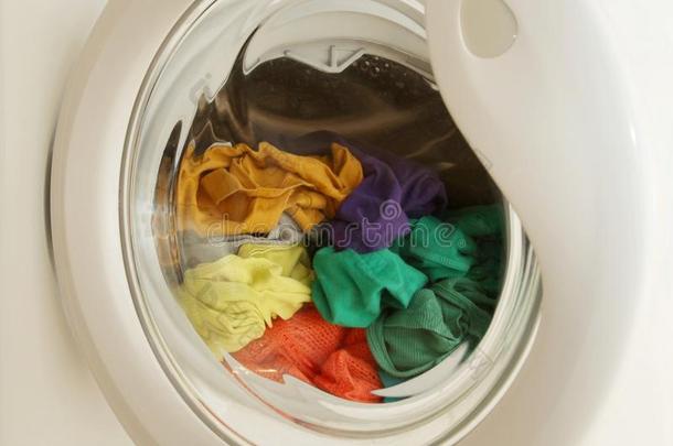 春季大扫除-洗衣机脏衣服