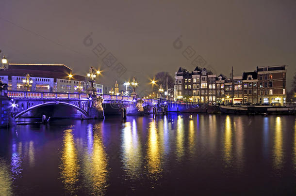 <strong>阿姆斯特丹</strong>之夜，蓝桥在<strong>阿姆斯特丹</strong>