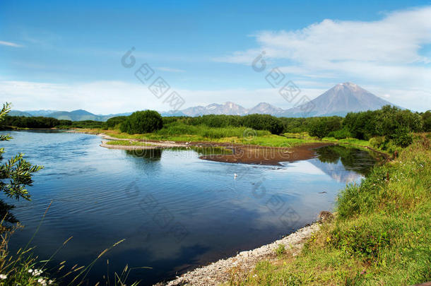 蓝天<strong>山湖美景</strong>