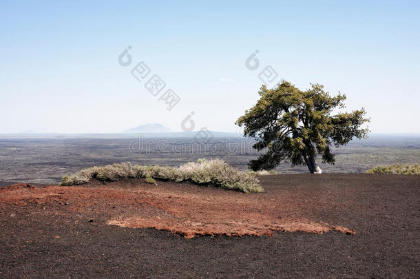 风景：<strong>月球陨石</strong>坑