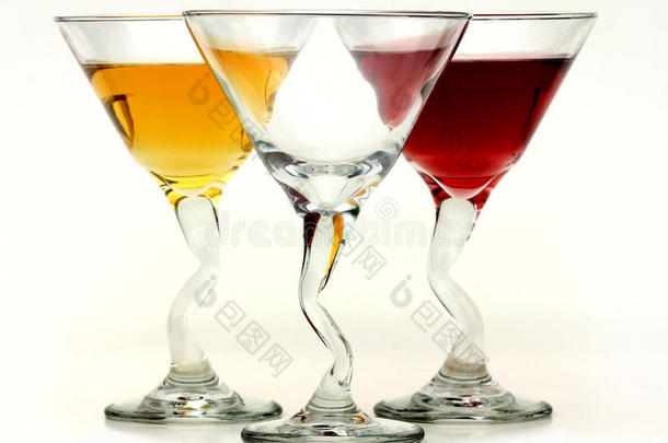 三个优雅的水晶鸡尾酒杯