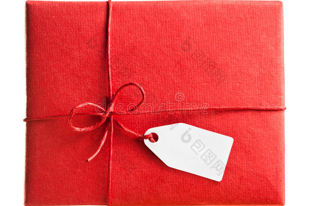 带空白礼品标签的红色礼品盒