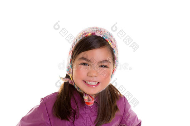 亚洲儿童女孩冬季肖像紫色外套和羊毛帽