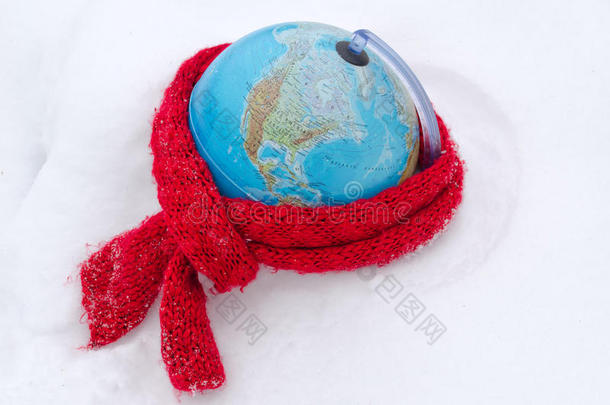 红领巾地球球体冬季雪概念