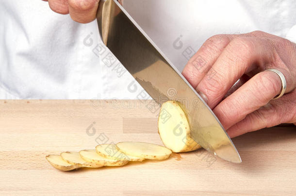 厨师手切土豆