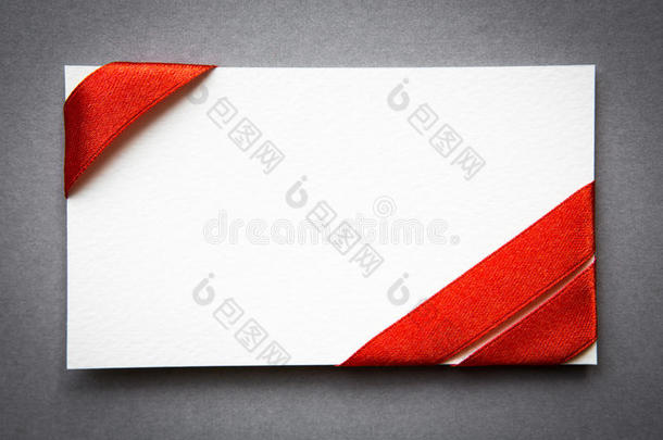 红丝带蝴蝶结卡片