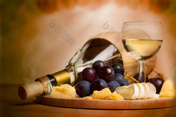 美食背景-葡萄酒、奶酪、葡萄