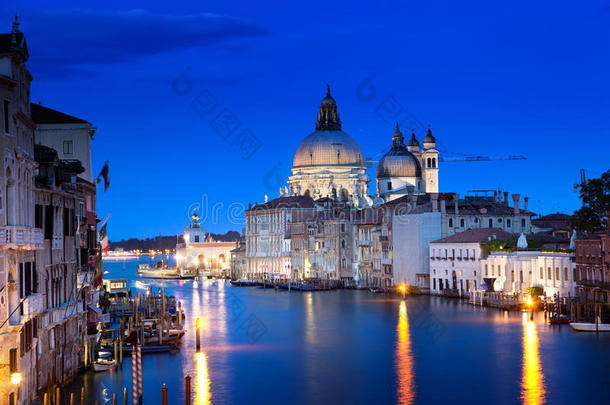 意大利威尼斯，大运河和圣玛丽亚教堂
