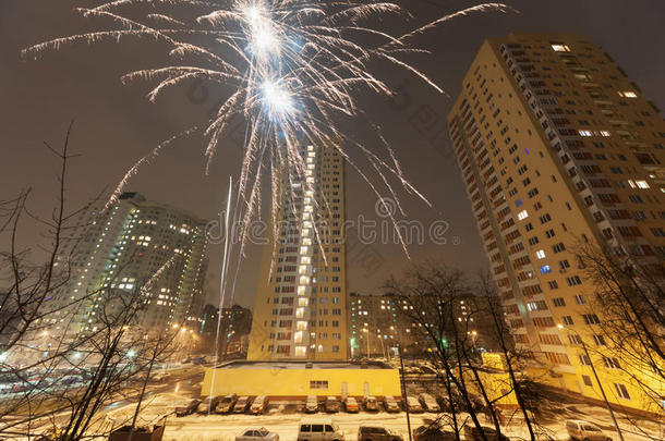 城市居民区燃放新年烟花