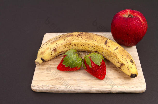 <strong>香蕉苹果</strong>草莓
