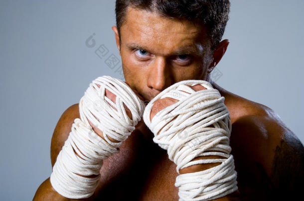 拳击手打斗姿势的特写照片