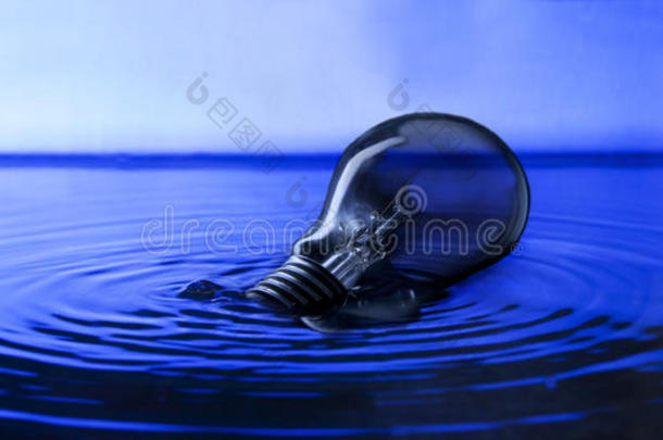 演播室灯光效果低调的水上漂浮灯泡