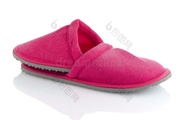 一双粉红色的拖鞋