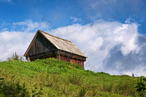 山上废弃的小屋