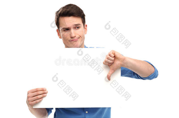 一个拿着白板竖起大拇指的人