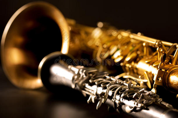 古典音乐萨克斯男高音萨克斯管和黑管单簧管