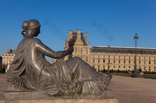 巴黎卢浮宫博物馆的雕塑