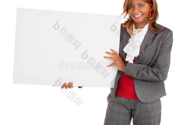 非洲裔美国妇女举着一个空白的白色牌子