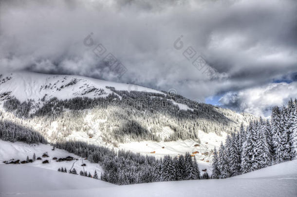 冬季瑞士阿尔卑斯山、伯纳奥伯兰、阿德尔博登的美景